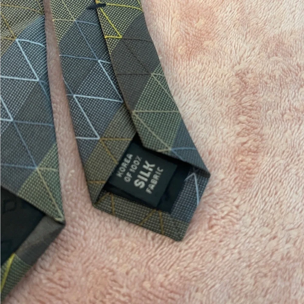DKNY Men's Tie in Black and Brown with Yellow Accents